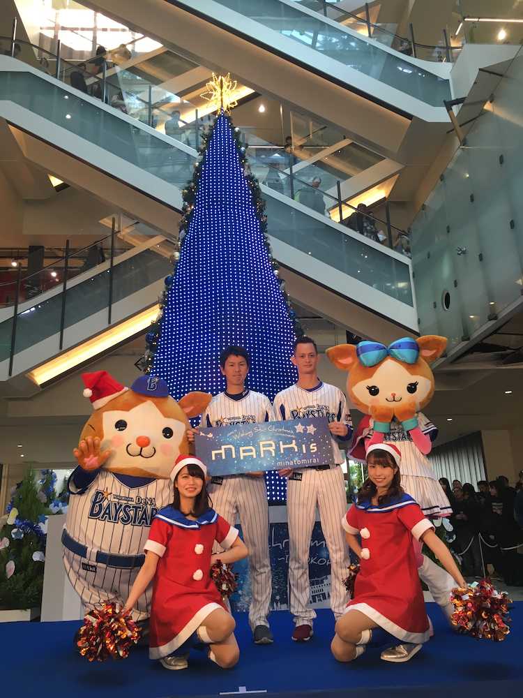 ＤｅＮＡ・須田（左）と乙坂はクリスマストークショーに参加した