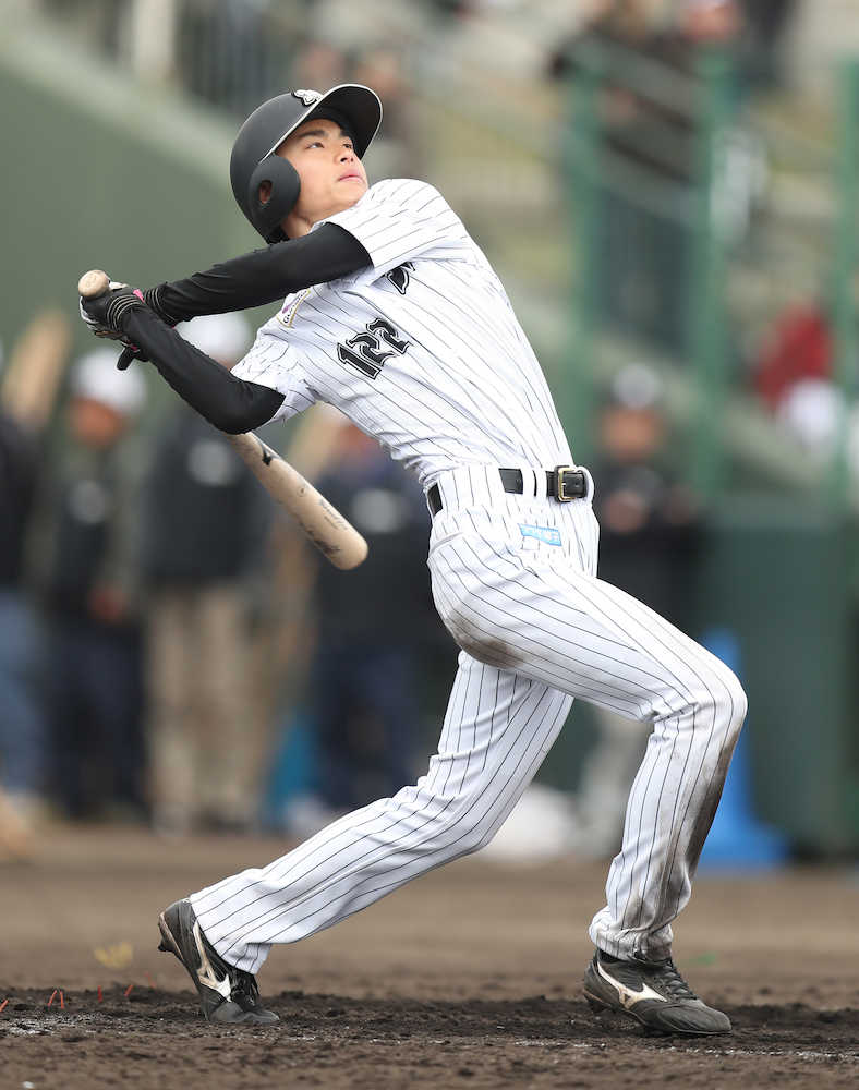 ソフトバンクの柳田ばりの豪快なスイングで本塁打を放った和田