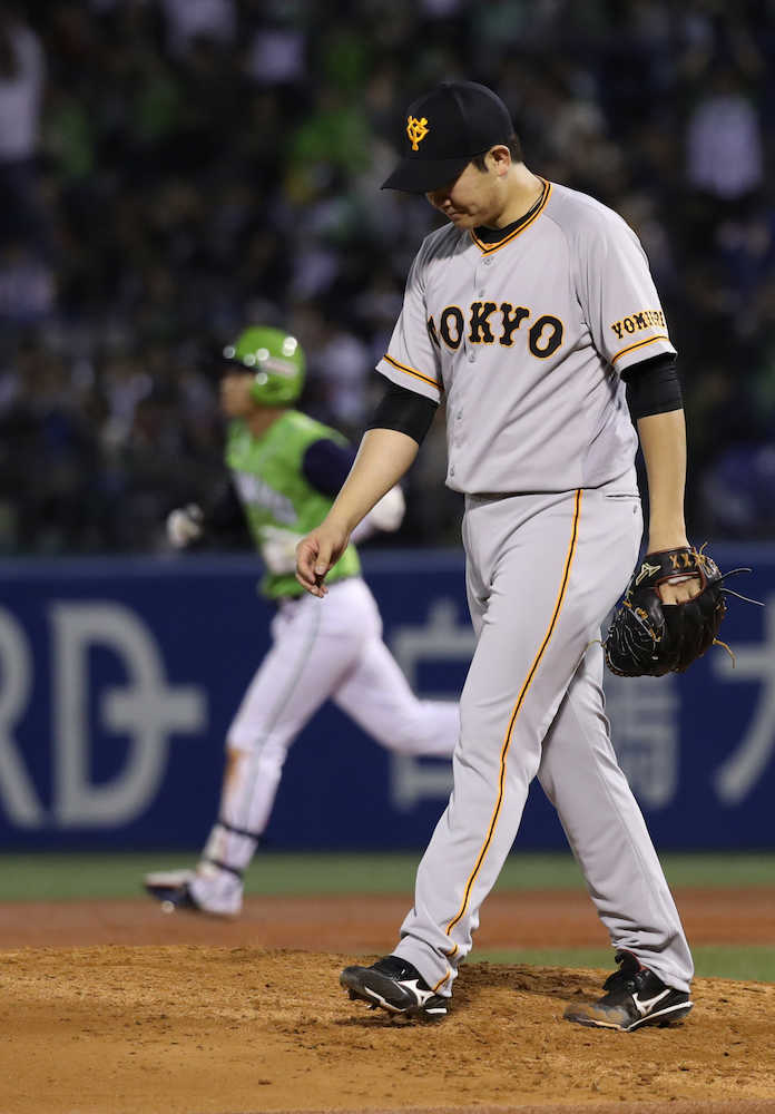 ５回１死、菅野は山田哲に本塁打を打たれる