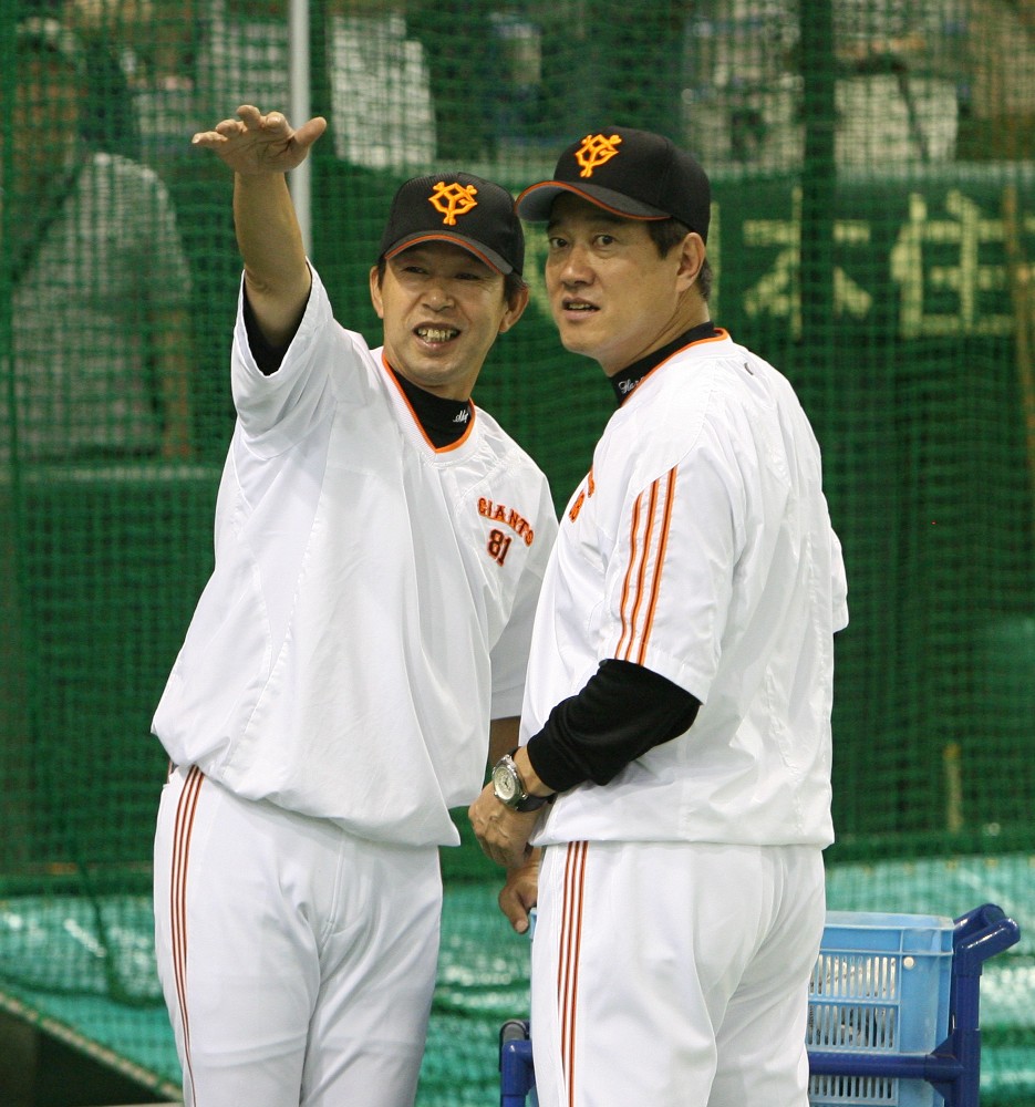 原氏（右）の下でコーチを務めた経験のある篠塚氏
