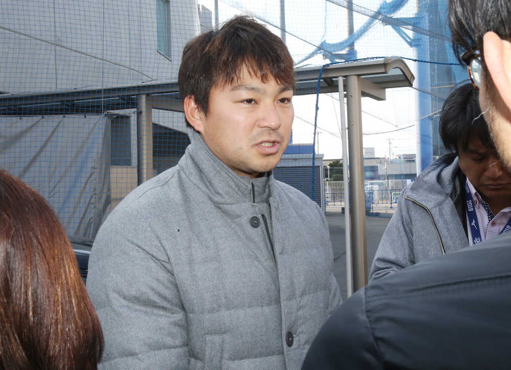 ナゴヤ球場を訪れた田島は、引退を表明した稀勢の里への思いを語る（撮影・椎名　航）