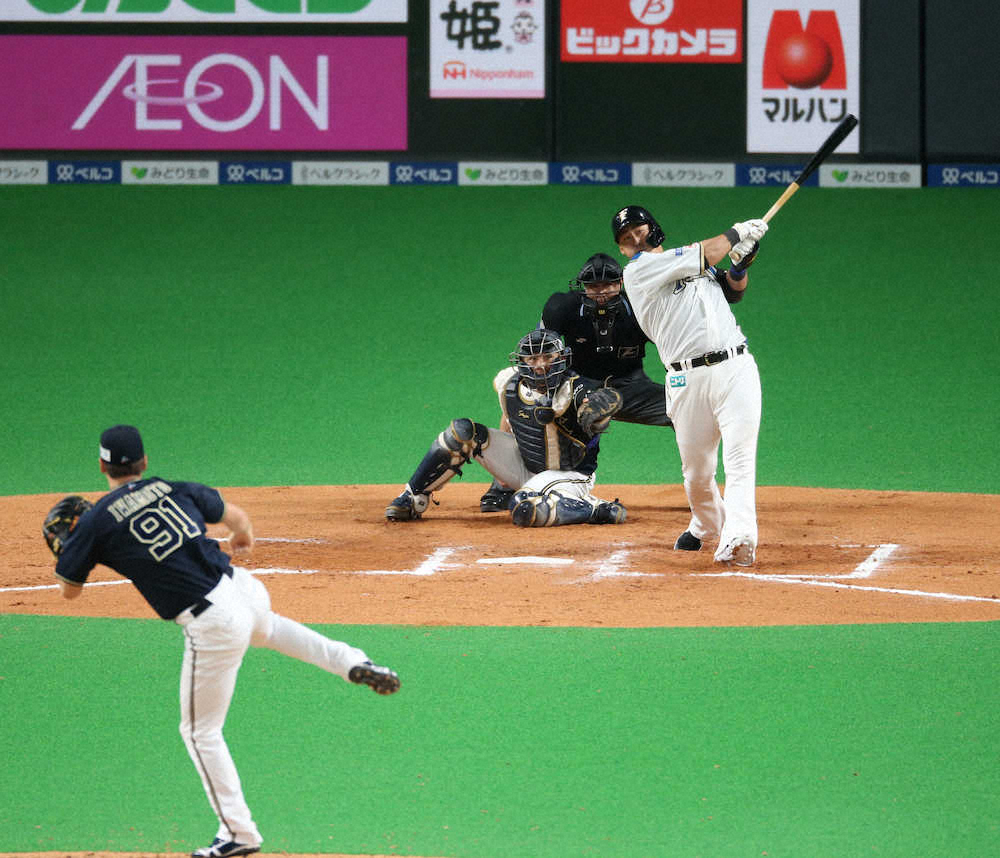 ＜日・オ＞10回、2死満塁、中田がサヨナラ満塁本塁打を放つ（撮影・西海健太郎）
