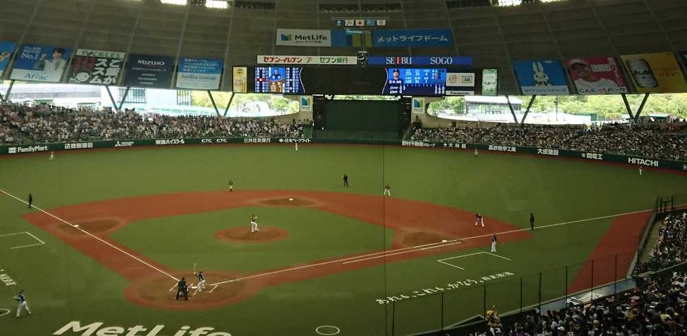 ＜西武・日本ハム＞日本ハムは2回1死走者なしで西武・森を迎えた場面で、二塁手・渡辺が右翼線付近へ移動し、外野4人シフトを採用。空いた二塁の定位置付近は三塁手・平沼がシフトした。
