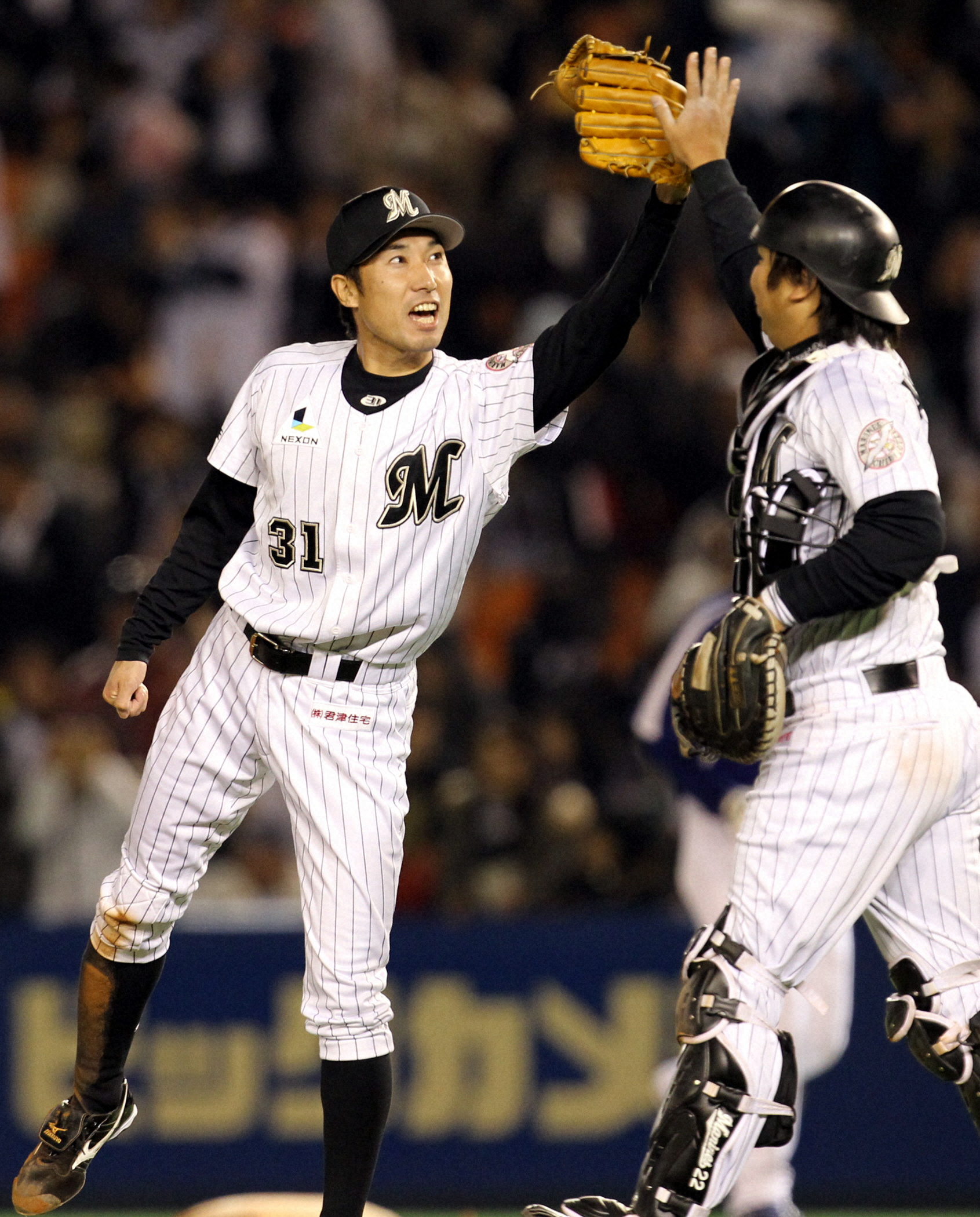2010年、日本シリーズでの渡辺俊介氏と里崎智也氏