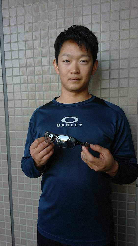 新アイテム「偏光レンズ付きサングラス」でマウンドに上がる日本ハムドラフト4位・鈴木