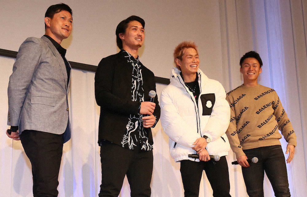 軽妙なトークでファンをトリコにしたオリックスの（左から）岸田コーチ、駿太、山岡、山本（撮影・中村　与志隆）