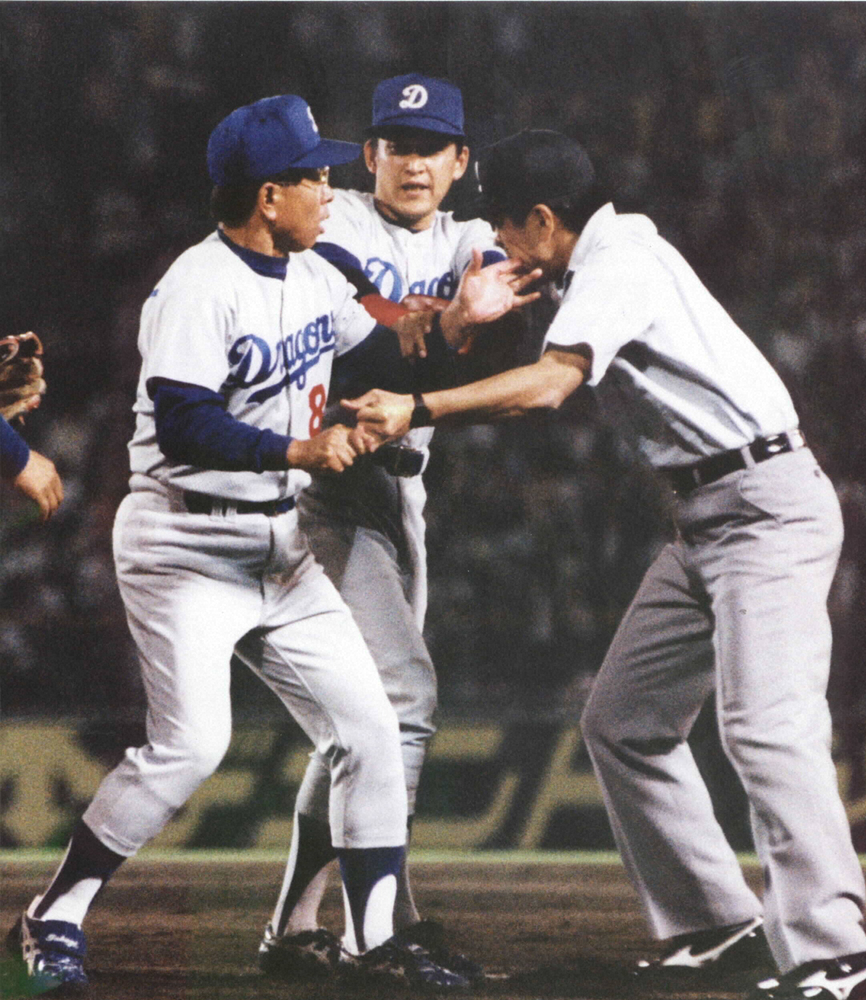 当日限りでの辞任が発表された95年6月2日阪神戦で、久慈（阪神）の一塁線の当たりの判定をめぐり激高。塁審の胸を小突き、指揮最後の日に退場となった高木監督