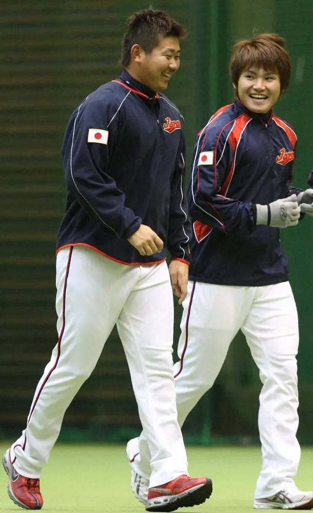 杉内俊哉投手コーチ（右）と松坂大輔投手