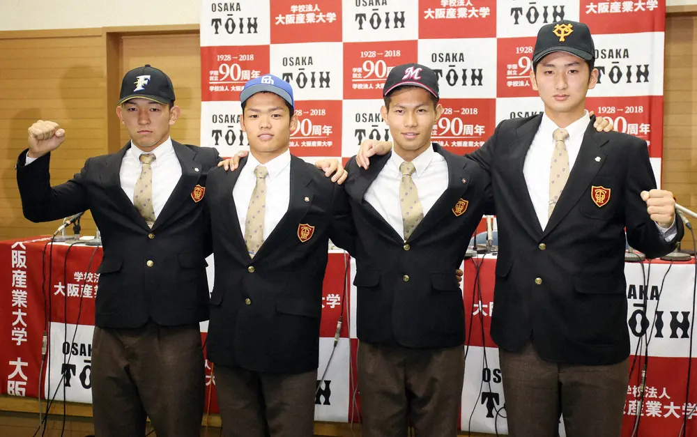 2018年ドラフトで大阪桐蔭から指名された4選手。（左から）日本ハム５位・柿木、中日１位・根尾、ロッテ１位・藤原、巨人４位・横川