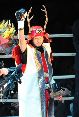 ＷＢＣ世界スーパーフライ級タイトルマッチ　真田幸村の甲冑姿で入場した名城