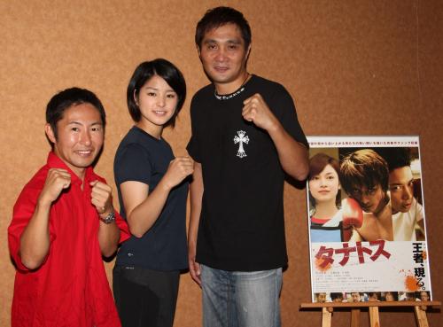 映画「タナトス」試写会に出席した（左から）なべやかん、伊藤沙月、竹原慎二