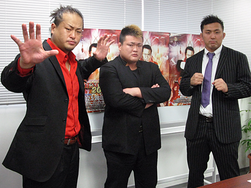 「第１回ＩＮＯＫＩ　ＧＥＮＯＭＥトーナメント」に参加する（左から）鈴川、沢田、鈴木