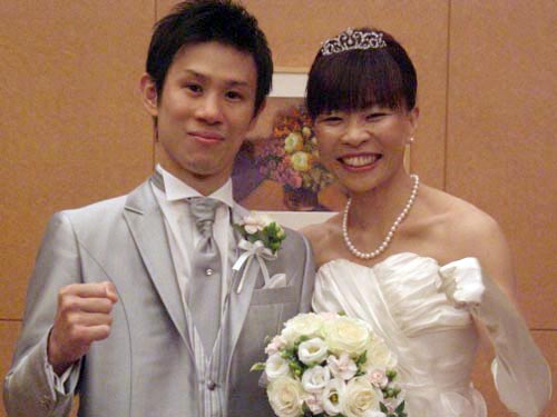 “ボクサー婚”をした滝田さん（左）と富樫