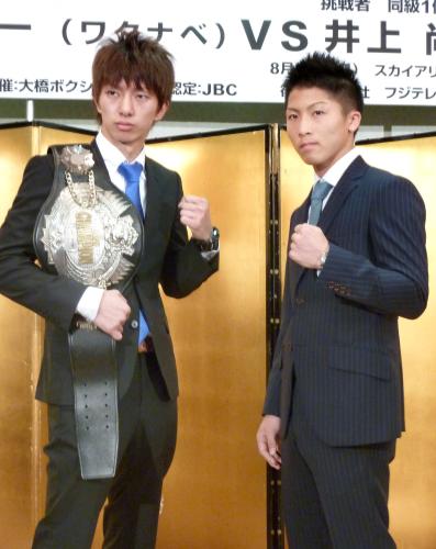 日本ライトフライ級タイトルマッチの記者会見で、ポーズをとる王者の田口良一（左）と１位の井上尚弥