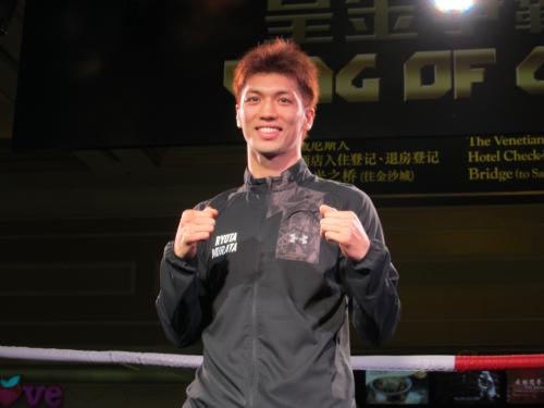 中国・マカオのホテルで練習を公開した、ロンドン五輪男子ミドル級金メダリストの村田諒太