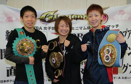 笑顔で写真撮影に臨む（左から）小関、宮尾、柴田