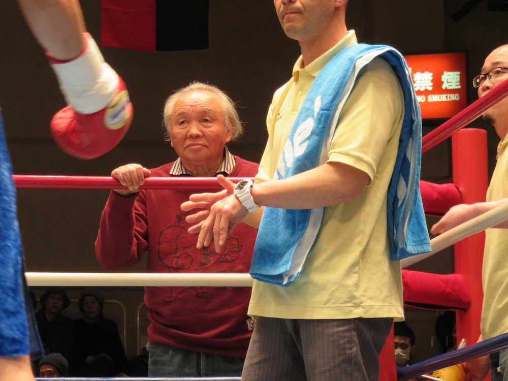 今年３月の試合でもセコンドを務めたヨネクラジム・米倉健司会長。来月には８３歳の誕生日を迎える