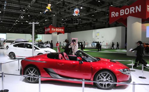 一般公開を前に開会式が行われた東京モーターショーで展示された車