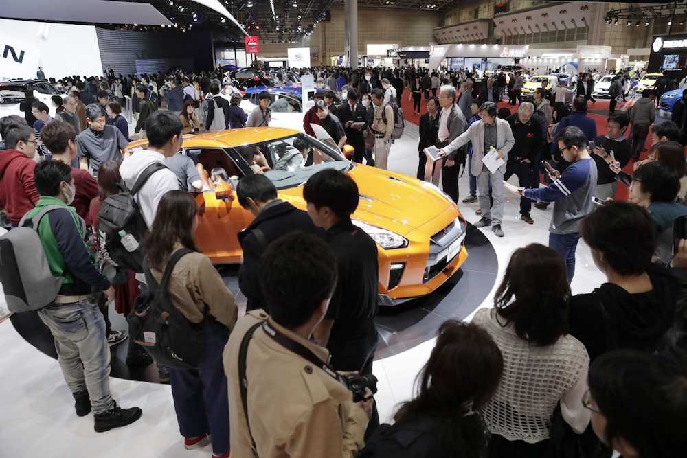一般公開が始まり、大勢の来場者でにぎわう東京モーターショー