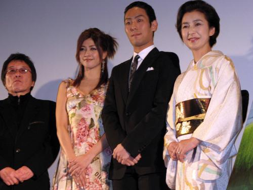 （左から）左から高橋伴明監督、内田有紀、中村勘太郎、高橋恵子