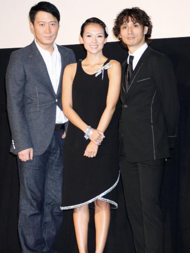映画「花の生涯―梅蘭芳」プレミア上映会に出席した（左から）レオン・ライ、チャン・ツィイー、安藤政信