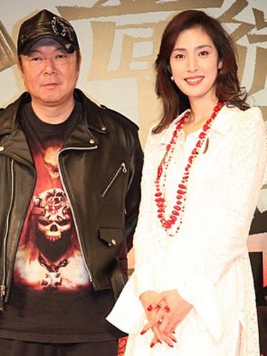 「薔薇とサムライ…」で主演を務める古田新太（左）と天海祐希