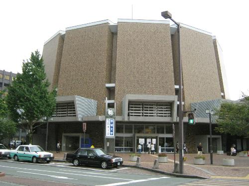 安全地帯が公演を行った熊本市の崇城大学市民ホール