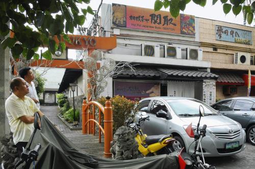 小向美奈子容疑者の姿が目撃されたマニラ首都圏マカティ市の飲食店街