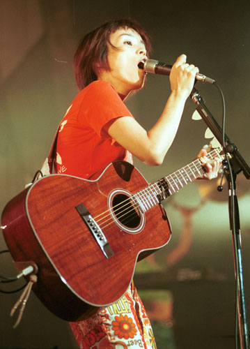 １９９７年７月２２日、渋谷公会堂で初ライブを行った歌手の川本真琴