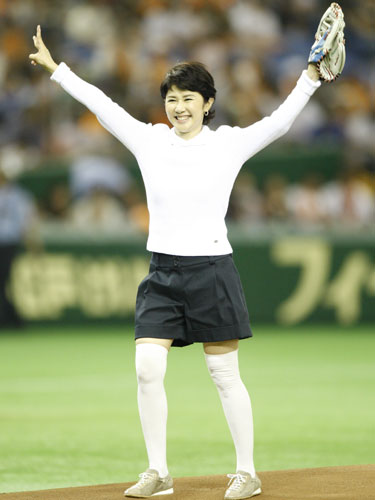 ２００８年７月１３日、巨人―横浜の始球式に登場した田中好子さん