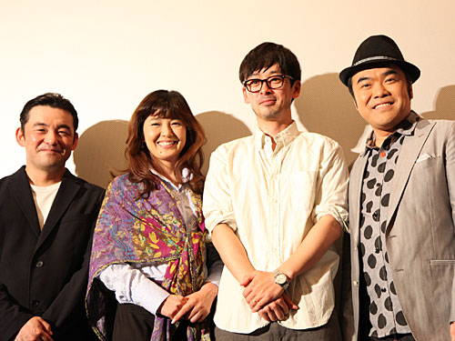 映画「それでも花は咲いていく」の初日舞台あいさつに出席した（左から）仁科貴、南野陽子、滝藤賢一、前田健監督