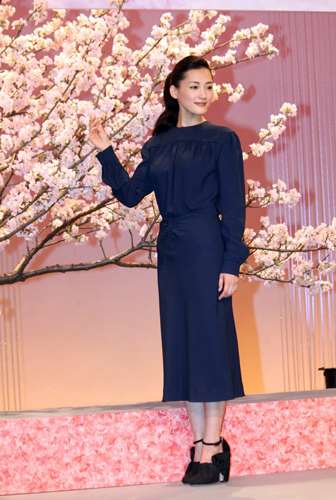 ２０１３年ＮＨＫ大河ドラマ「八重の桜」制作発表に登場した綾瀬はるか