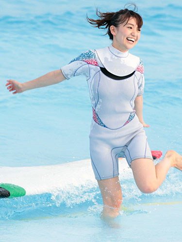「Ｎｏｔ　ｙｅｔ」新曲発売記念イベントで、２回目のサーフィンに挑戦した大島優子