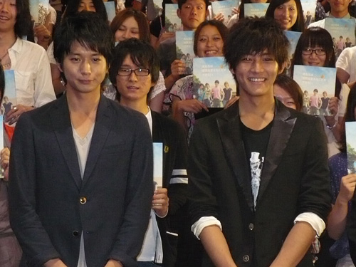 大阪でイベントに出席した向井理（左）と松坂桃李