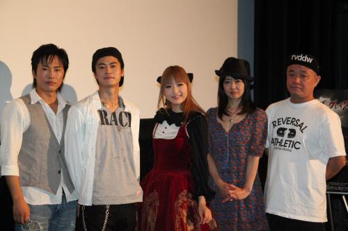 映画「アメイジング・グレイス」初日舞台あいさつに登場した（左から）宮田大三、窪塚俊介、神田沙耶加、美保純、川野浩司監督