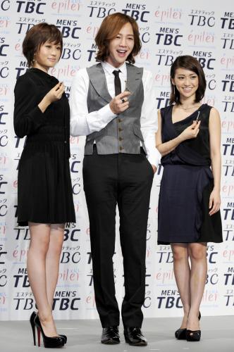 エステの広告キャラクターに選ばれた（左から）前田敦子、チャン・グンソク、大島優子
