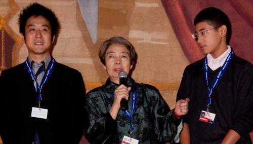 映画「わが母の記」のプレス上映に参加した（左から）原田遊人氏、樹木希林、内田雅楽くん