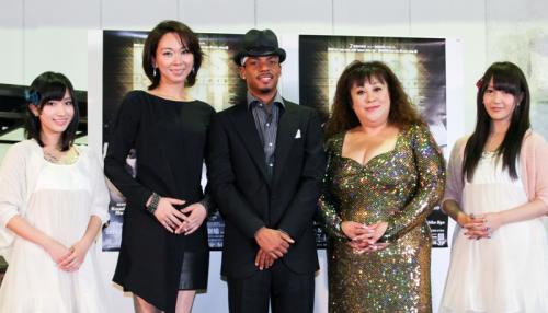 ミュージカル「ＢＬＵＥＳ　ＩＮ　ＴＨＥ　ＮＩＧＨＴ」の製作発表に出席した（左から）片山陽加、湖月わたる、ジェロ、森公美子、佐藤亜美菜