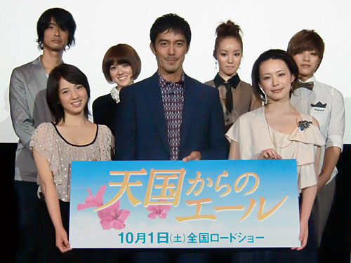 舞台あいさつに出席した（前列左から）桜庭ななみ、阿部寛、ミムラ（後列左から）熊澤監督、ステレオポニーのメンバー