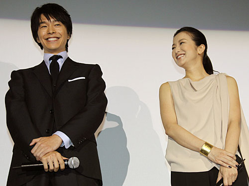 ９月１３日、映画「セカンドバージン」舞台あいさつでも、笑顔いっぱいだった鈴木京香と長谷川博己