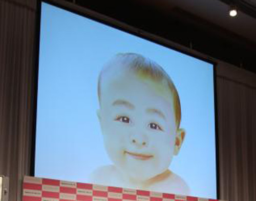 野田首相と大島優子の合成赤ちゃん画像