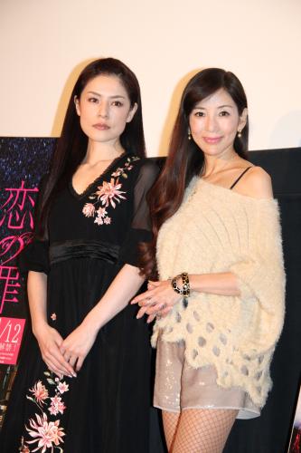 映画「恋の罪」公開記念女性限定試写会に出席した冨樫真（左）と川島なお美