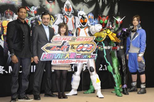 仮面ライダー劇場版にゲスト出演する（左から）ダンテ・カーバー、益岡徹、真野恵里菜ら
