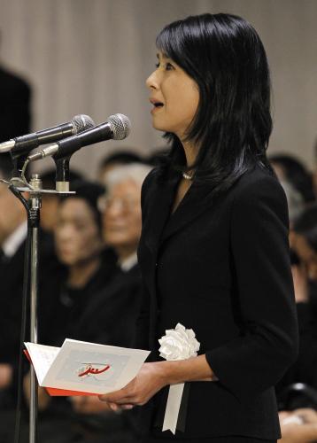 森田芳光さんの葬儀・告別式で弔辞を述べる黒木瞳
