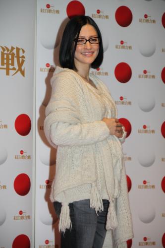 「第６２回ＮＨＫ紅白歌合戦」リハーサルに登場した妊娠９カ月のアンジェラ・アキ