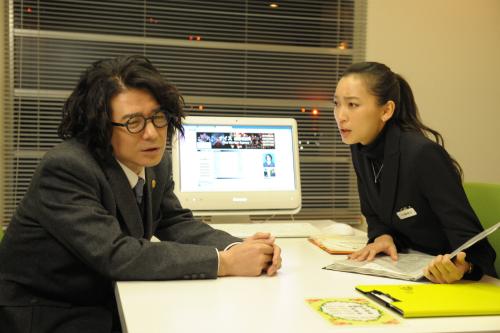 ＴＢＳの２時間ドラマ「猫弁～死体の身代金」で主演する吉岡秀隆（左）と共演の杏