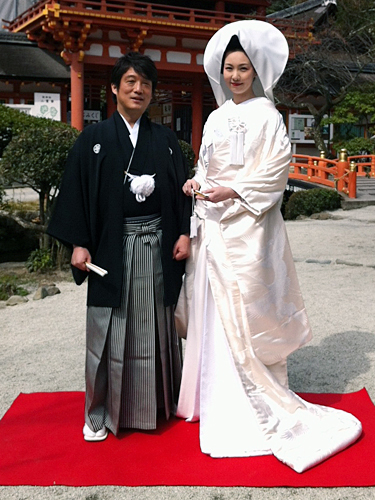 京都市内の神社で挙式した天川紗織と八木毅監督