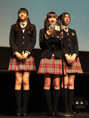 この公演を最後に中等部３年の松井愛莉、武藤彩未、三吉彩花がグループから”卒業”