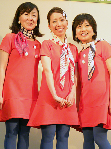 ＣＤデビューが決まった「弁天Ｒ．シスターズ」（左から）松本雅子、和田麻実子、小川真由各アナ　