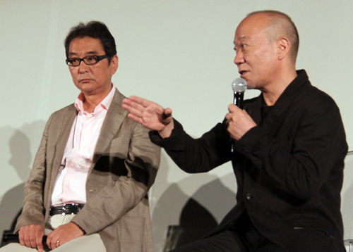 映画「天地明察」製作報告記者会見に出席した滝田洋二郎監督（左）と久石譲氏